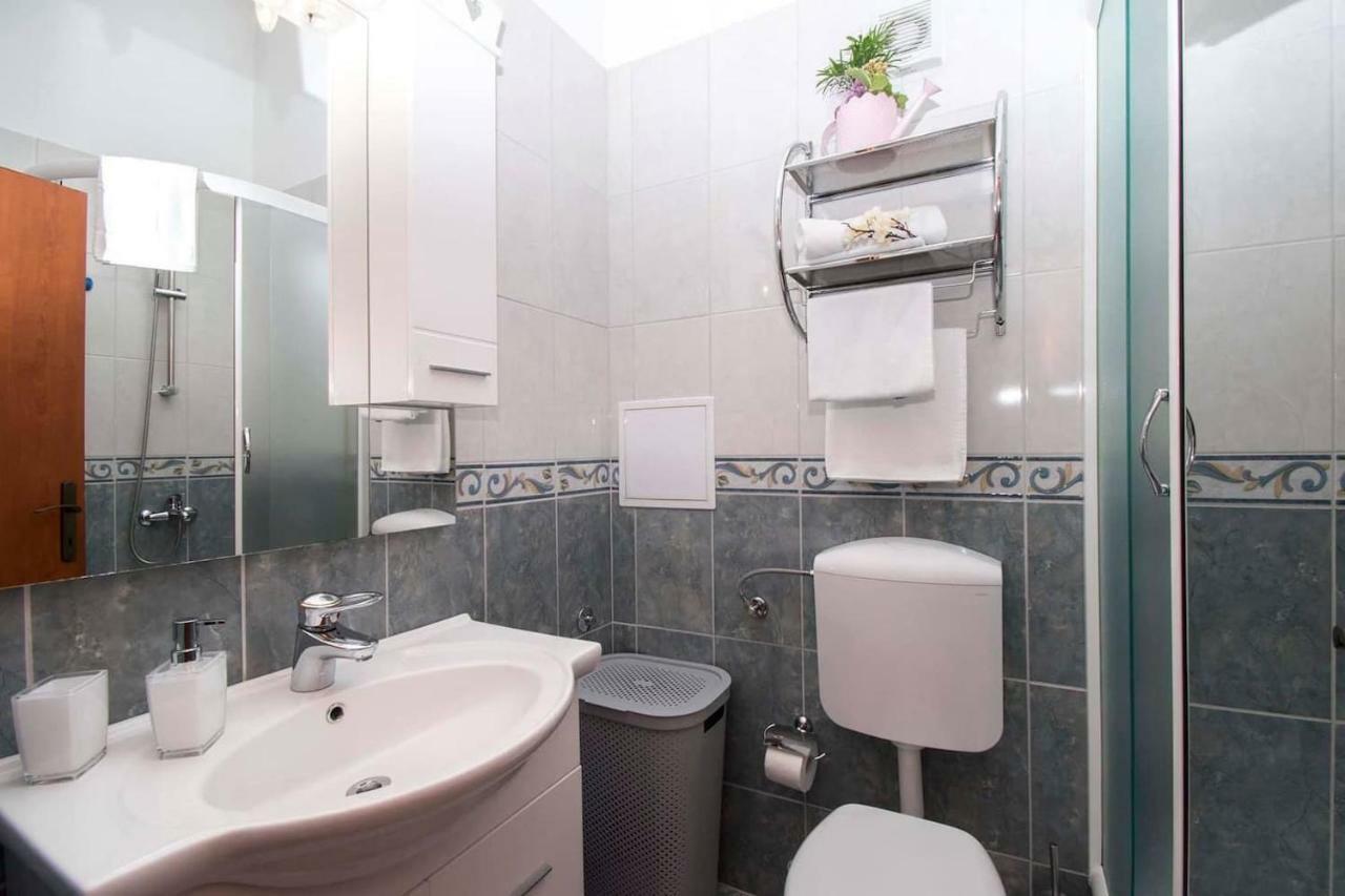 Apartman Miletic Apartamento Makarska Exterior foto